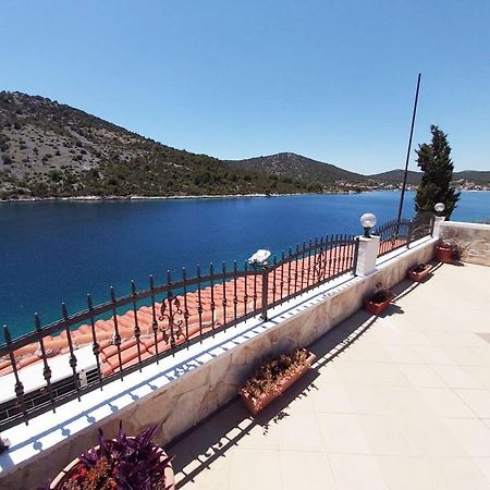 Apartments Carmen Vinišće المظهر الخارجي الصورة