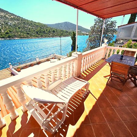 Apartments Carmen Vinišće المظهر الخارجي الصورة