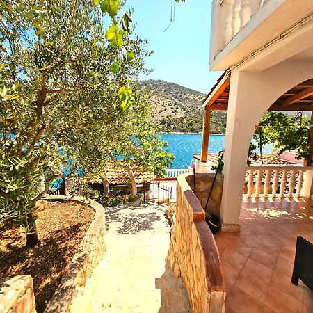 Apartments Carmen Vinišće المظهر الخارجي الصورة