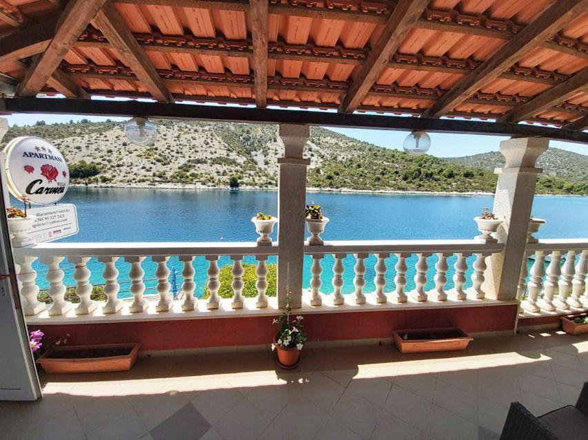 Apartments Carmen Vinišće المظهر الخارجي الصورة