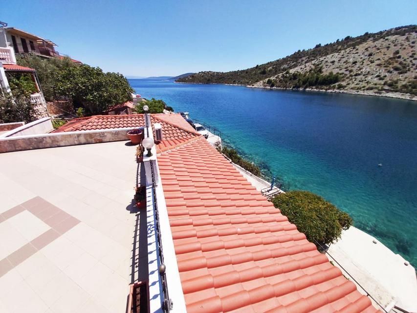 Apartments Carmen Vinišće المظهر الخارجي الصورة