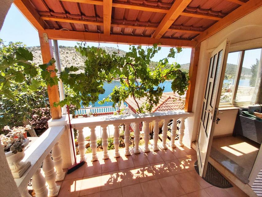 Apartments Carmen Vinišće المظهر الخارجي الصورة