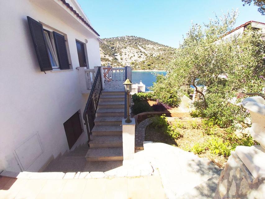 Apartments Carmen Vinišće المظهر الخارجي الصورة