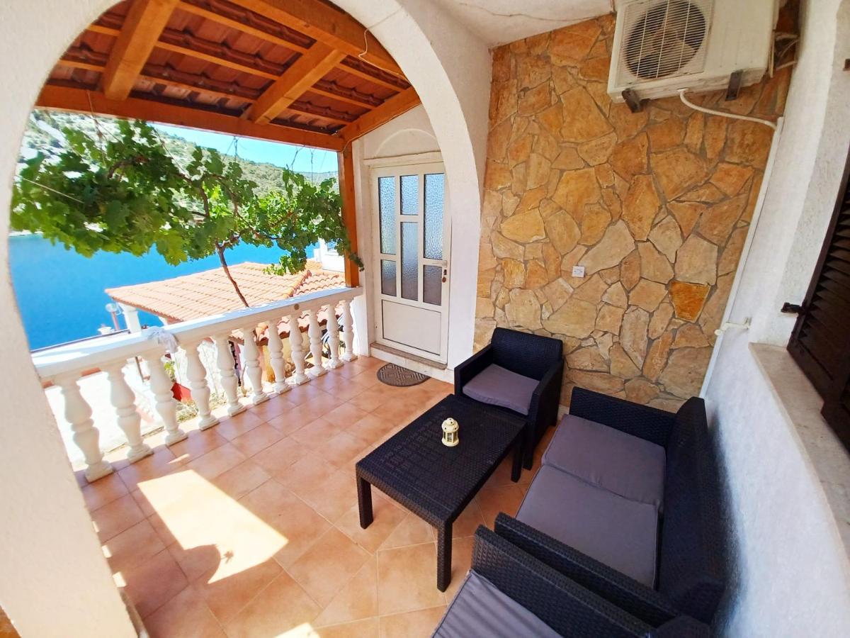 Apartments Carmen Vinišće المظهر الخارجي الصورة