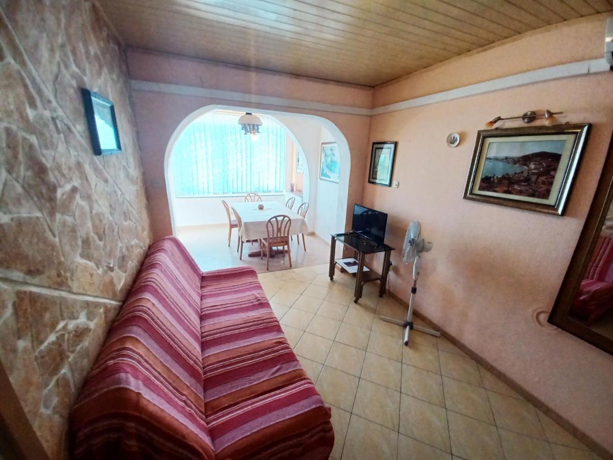 Apartments Carmen Vinišće المظهر الخارجي الصورة