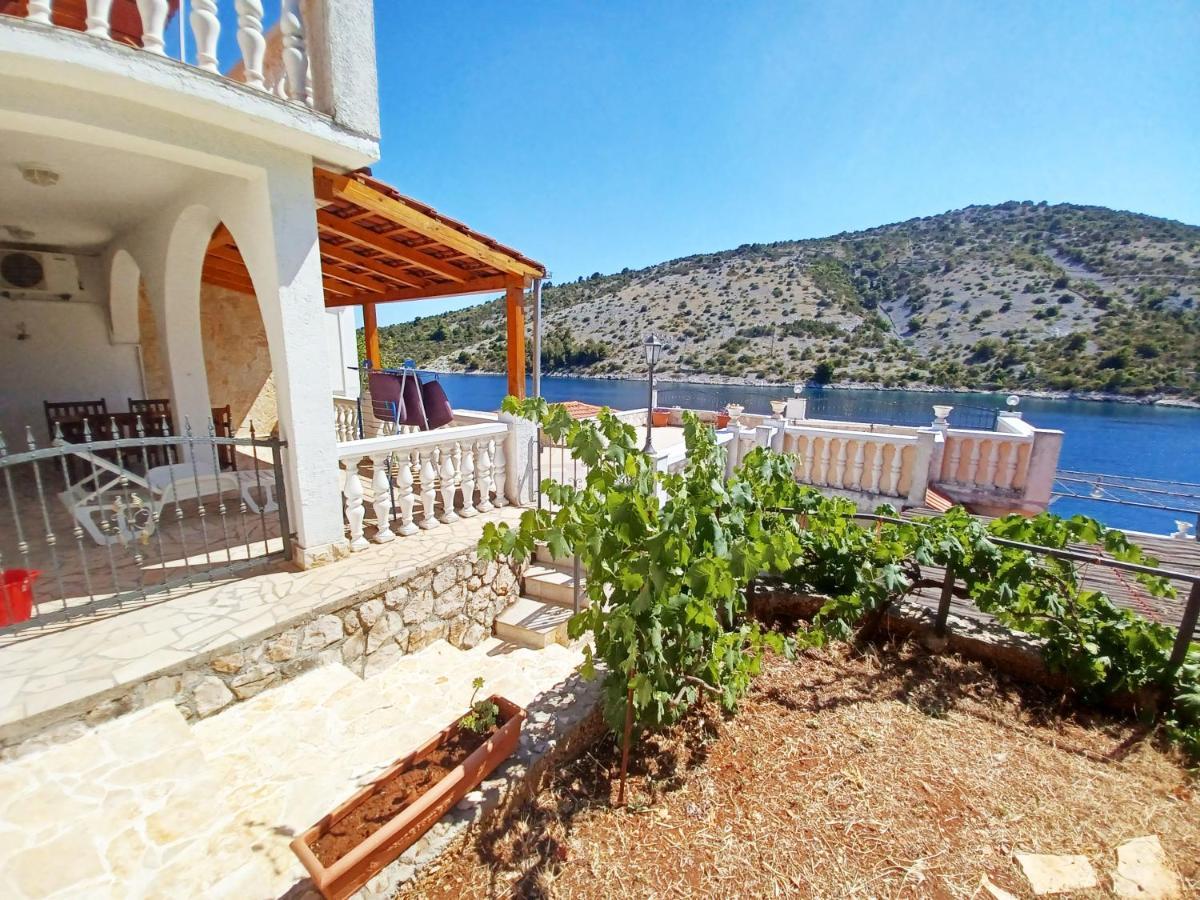 Apartments Carmen Vinišće المظهر الخارجي الصورة