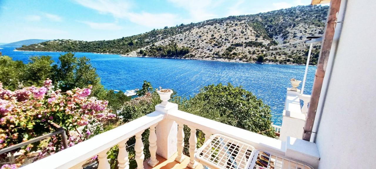 Apartments Carmen Vinišće المظهر الخارجي الصورة