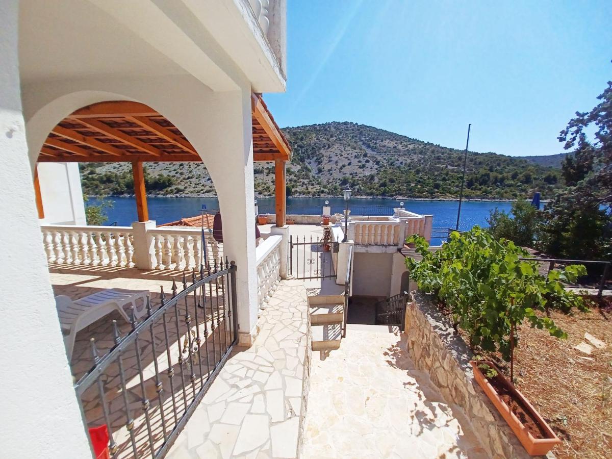 Apartments Carmen Vinišće المظهر الخارجي الصورة
