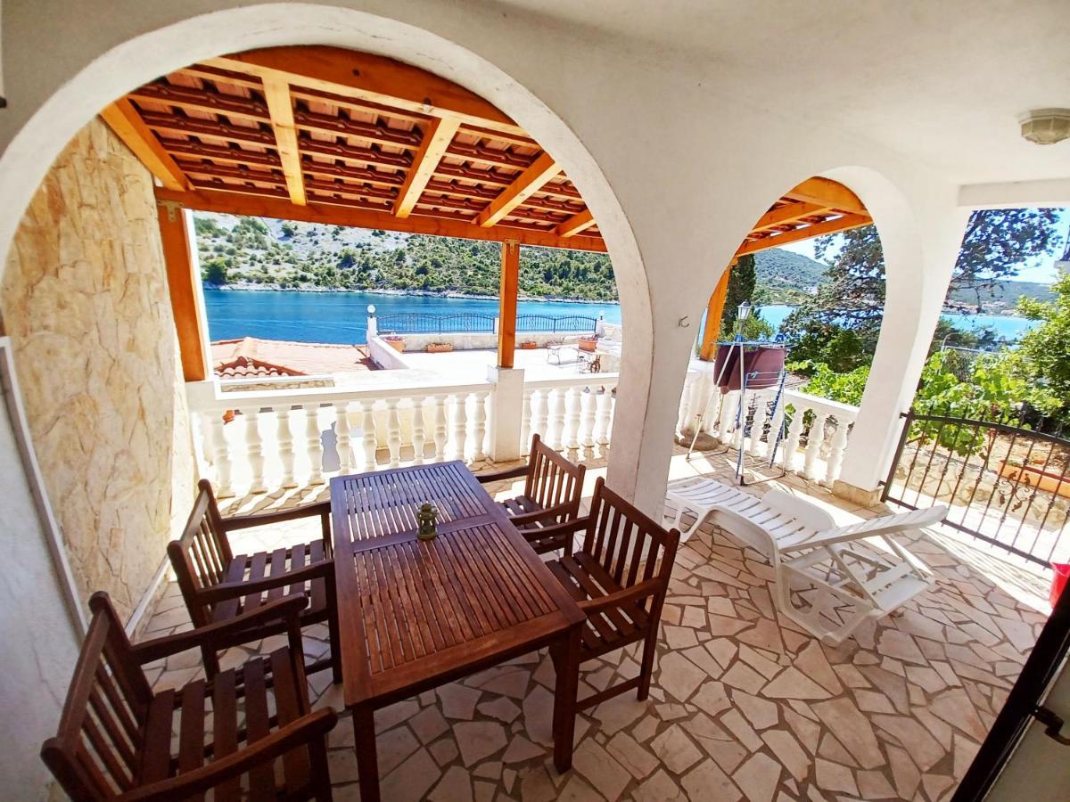 Apartments Carmen Vinišće المظهر الخارجي الصورة