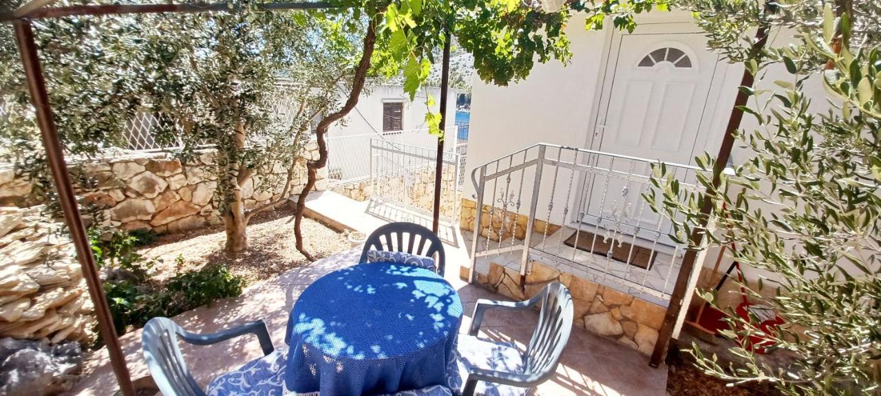 Apartments Carmen Vinišće المظهر الخارجي الصورة