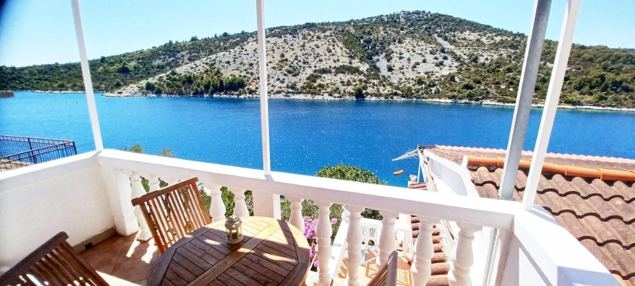 Apartments Carmen Vinišće المظهر الخارجي الصورة