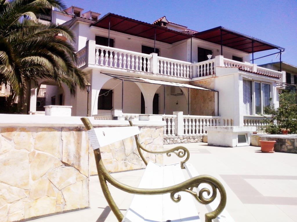 Apartments Carmen Vinišće الغرفة الصورة