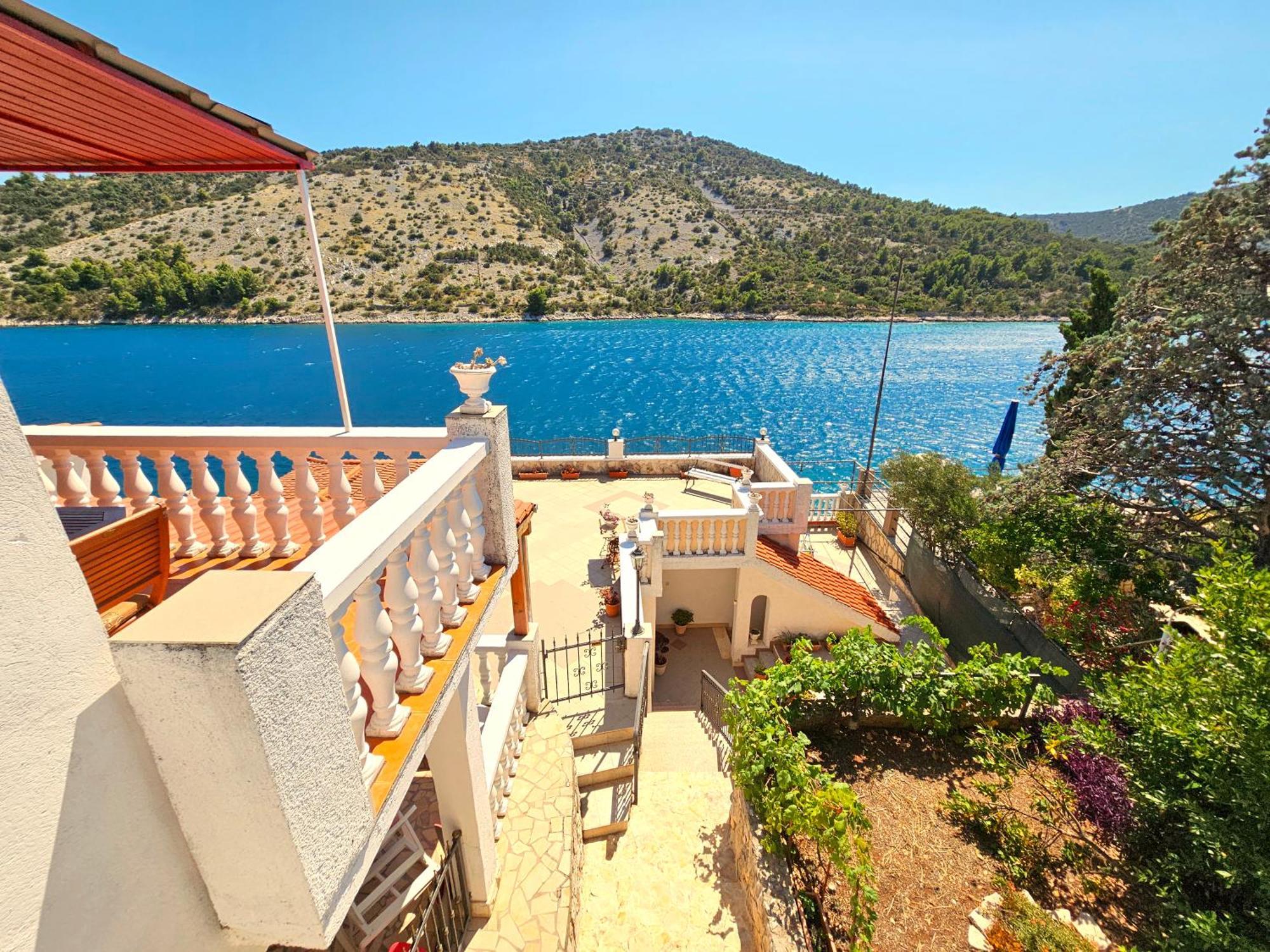Apartments Carmen Vinišće المظهر الخارجي الصورة