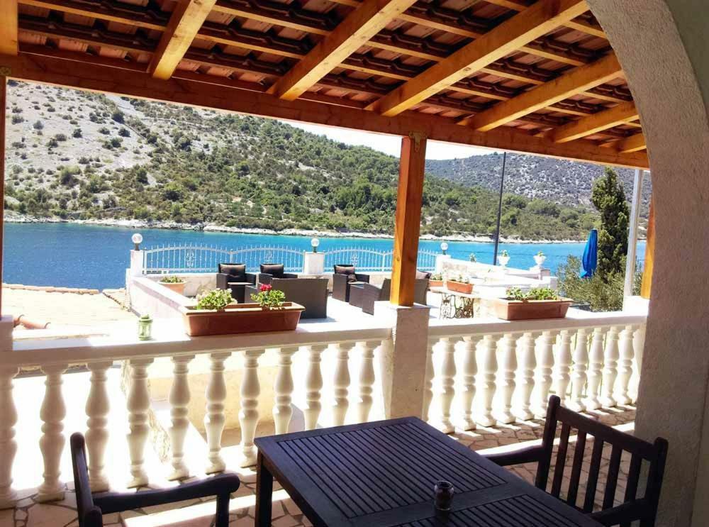 Apartments Carmen Vinišće المظهر الخارجي الصورة