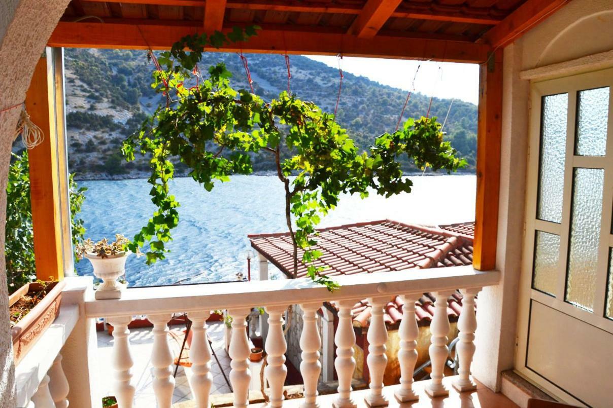Apartments Carmen Vinišće المظهر الخارجي الصورة