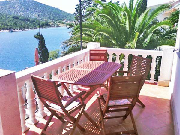 Apartments Carmen Vinišće المظهر الخارجي الصورة